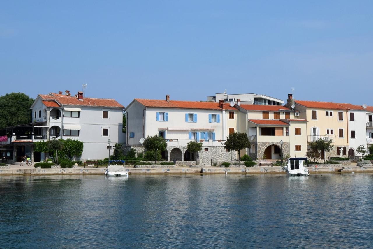 Guest House Keti Malinska Exterior photo