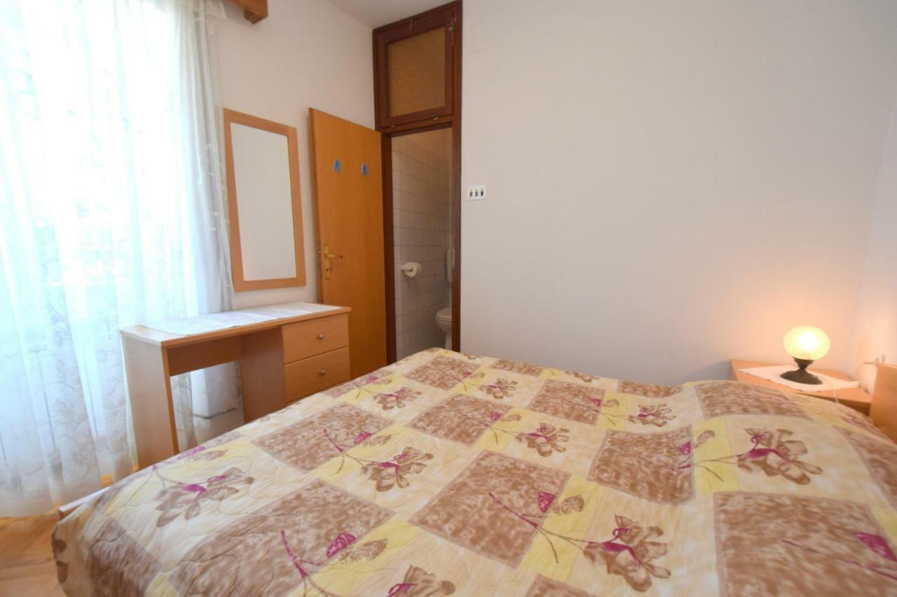Guest House Keti Malinska Exterior photo